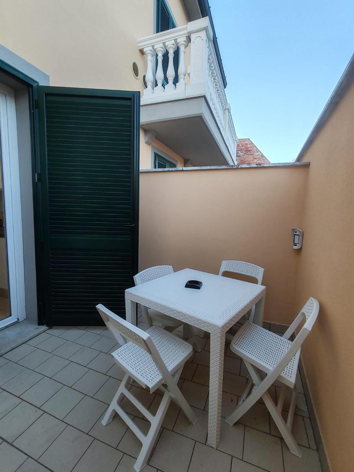 Ondina Apartment In Versilia Виареджо Екстериор снимка