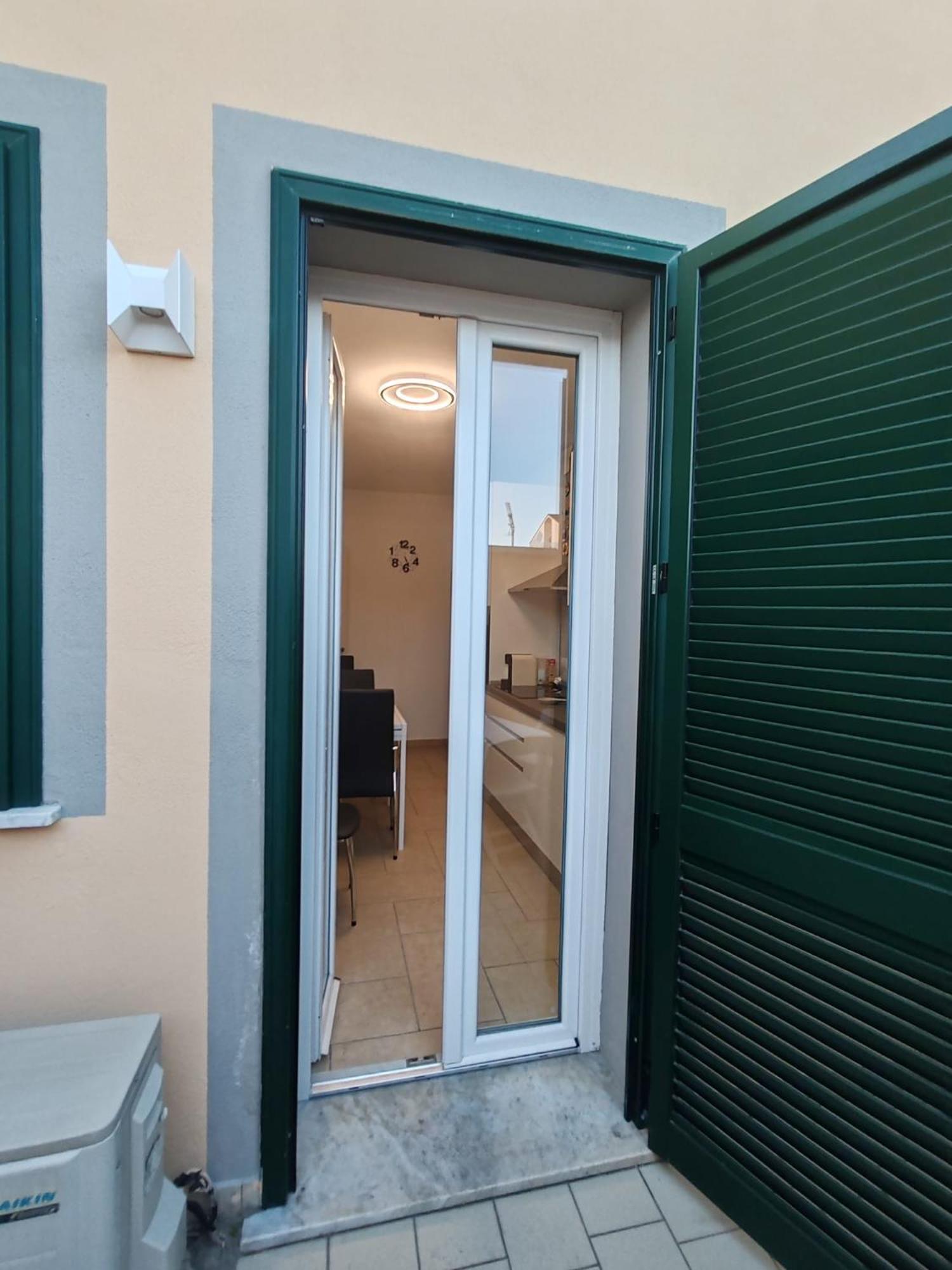Ondina Apartment In Versilia Виареджо Екстериор снимка