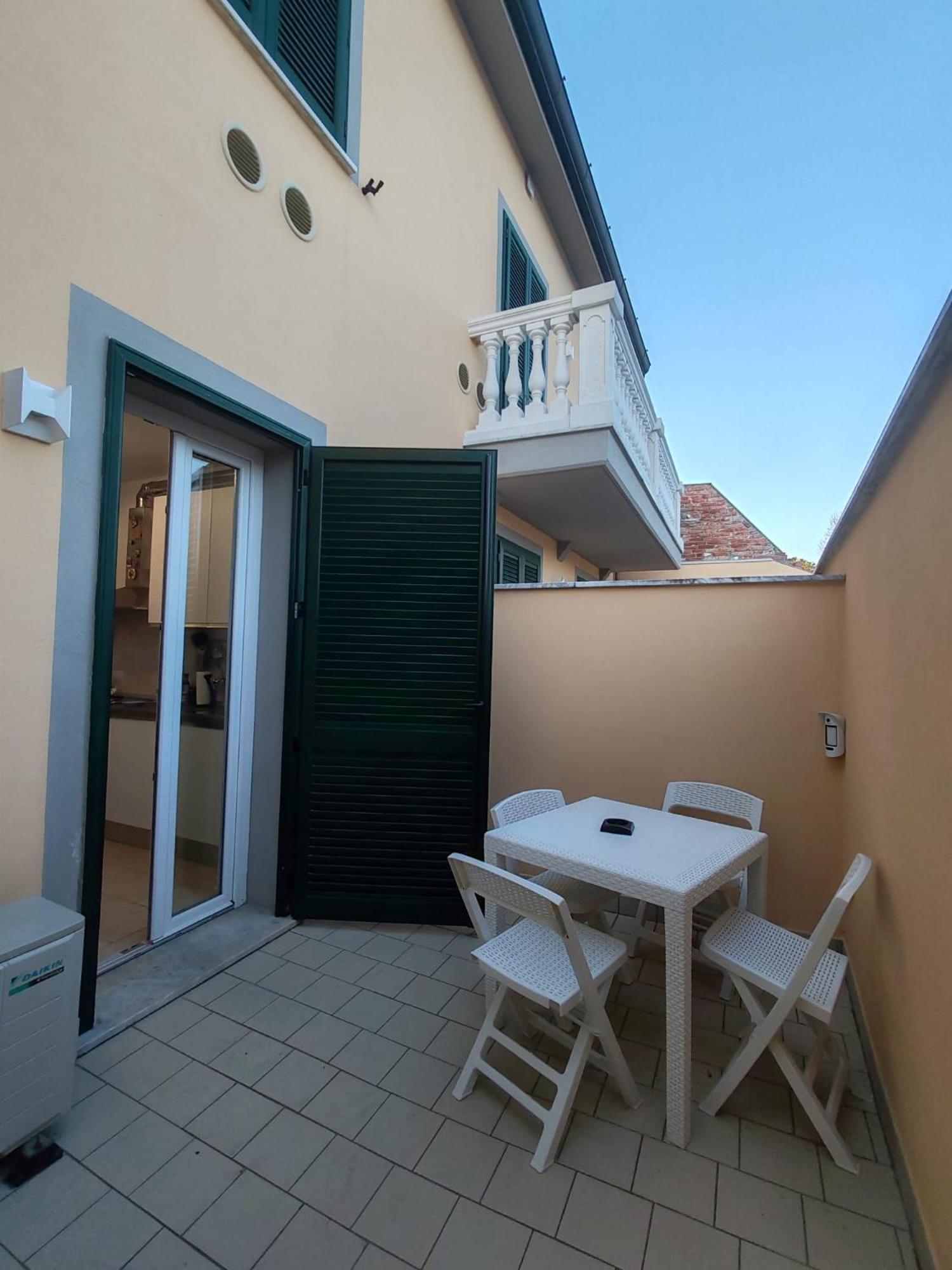 Ondina Apartment In Versilia Виареджо Екстериор снимка